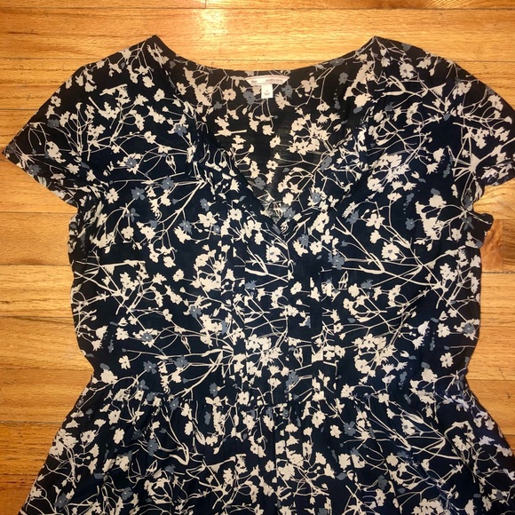 GAP Navy and white floral v-neck pleated dress with pockets Small - Picture 3 of 8